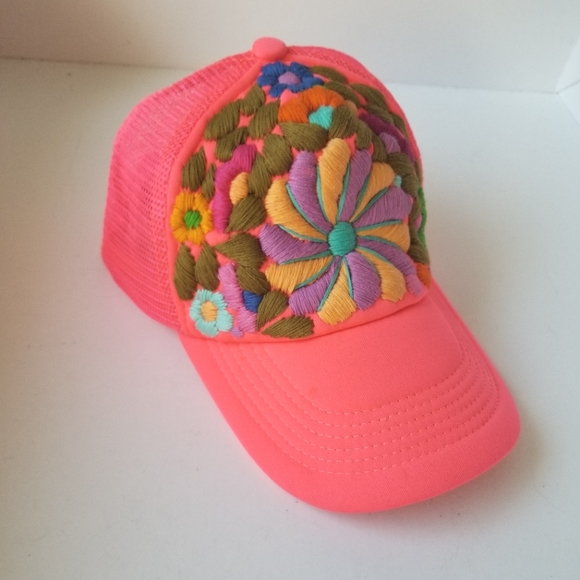 Accessories - Embroidered hat